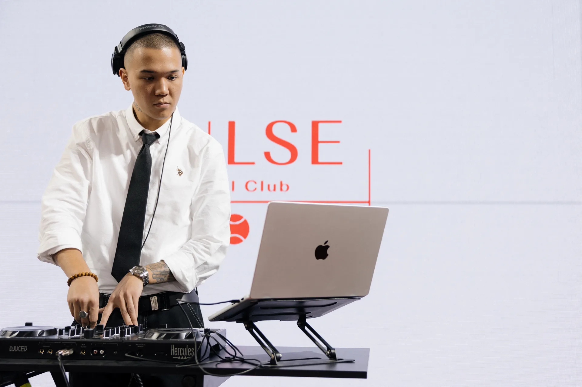DJ на открытии PULSE